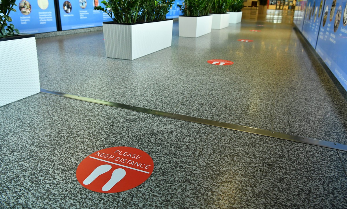 Stickyprints antislip floor vinyl floor graphics without the need for