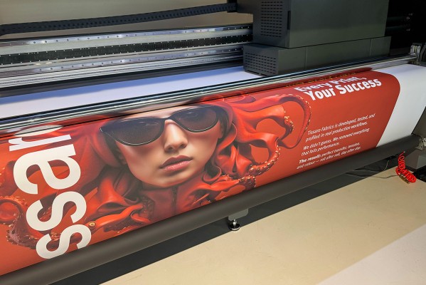 Tissaro Vant: Black-Back Fabric