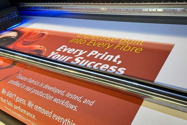 Tissaro Vant: Black-Back Fabric