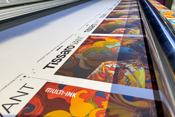 Tissaro Vant: Black-Back Fabric